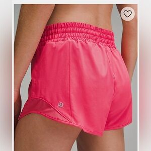 EUC Lululemon Hotty Hot 2.5 low rise shorts in Sonic Pink  size 10